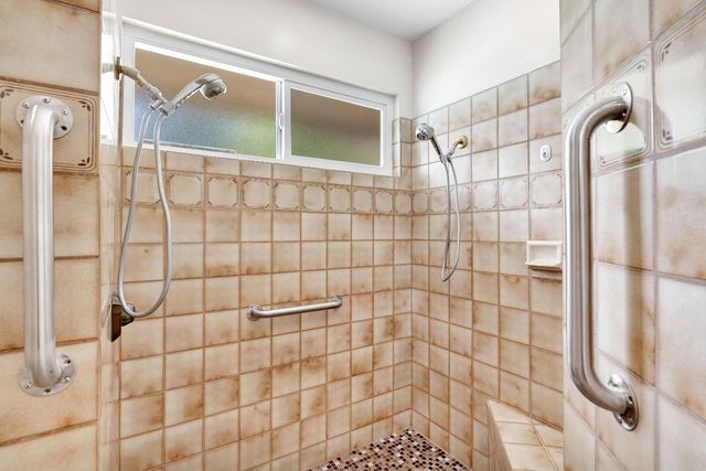 674 E Cole Avenue, Fresno, CA 93720