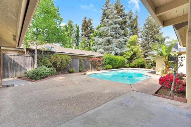 674 E Cole Avenue, Fresno, CA 93720