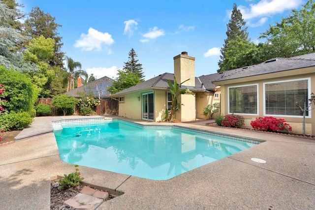 674 E Cole Avenue, Fresno, CA 93720