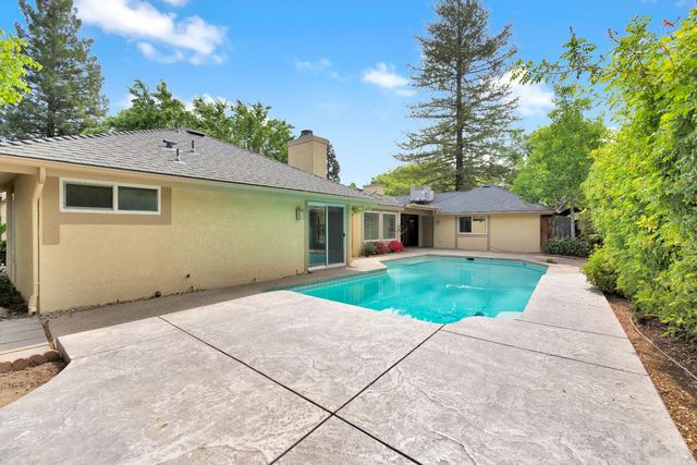 674 E Cole Avenue, Fresno, CA 93720