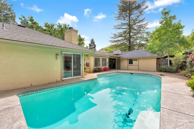 674 E Cole Avenue, Fresno, CA 93720