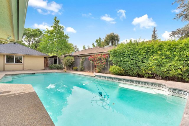 674 E Cole Avenue, Fresno, CA 93720
