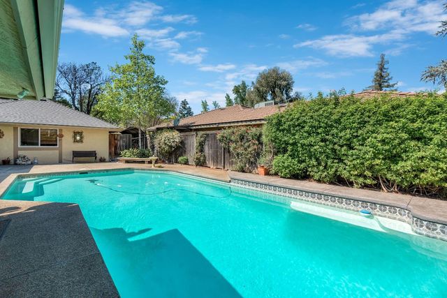 674 E Cole Avenue, Fresno, CA 93720