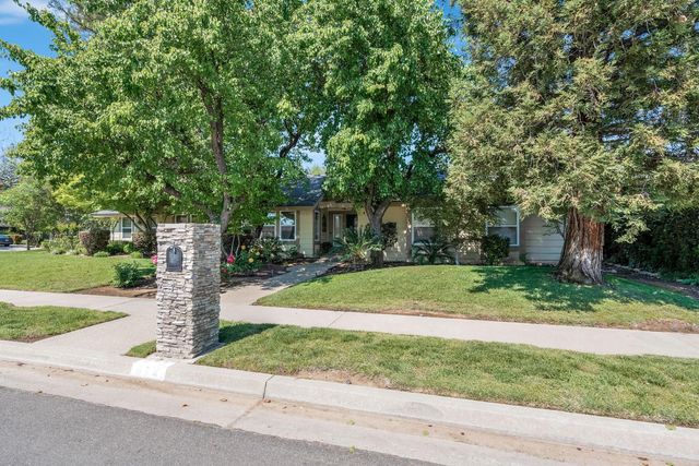 674 E Cole Avenue, Fresno, CA 93720