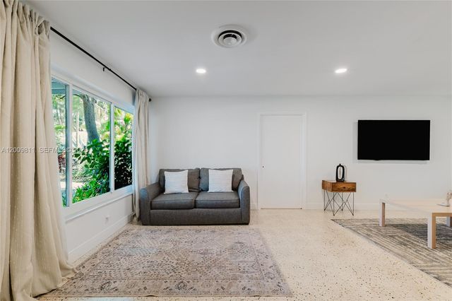 1106 N 13th Court, Hollywood, FL 33019