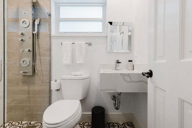 1106 N 13th Court, Hollywood, FL 33019