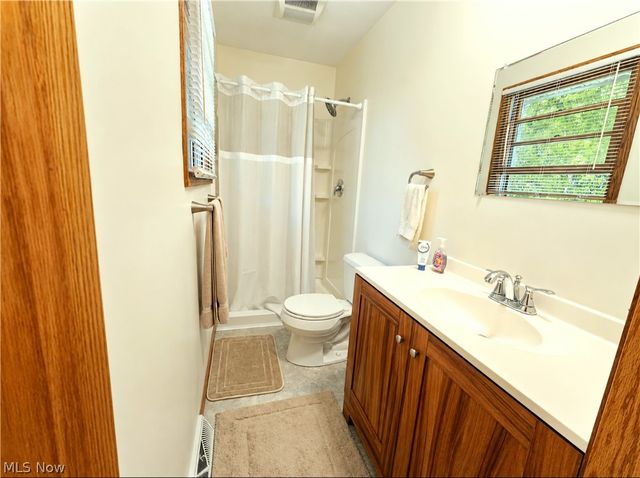 3438 Warren Meadville Road, Warren, OH 44410