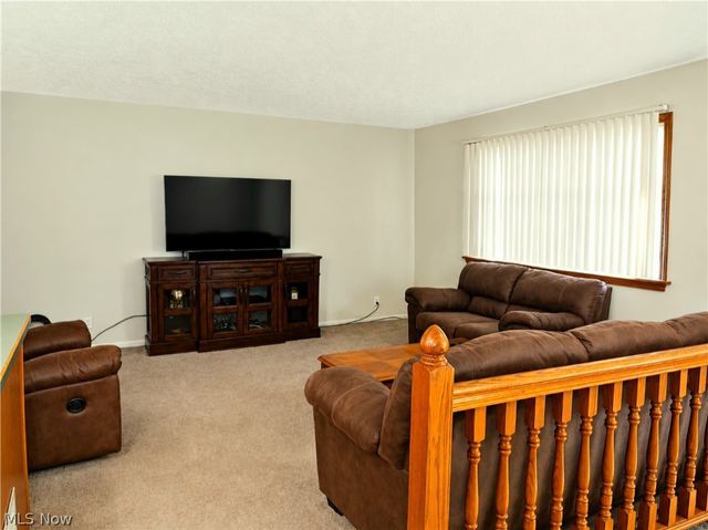 3438 Warren Meadville Road, Warren, OH 44410