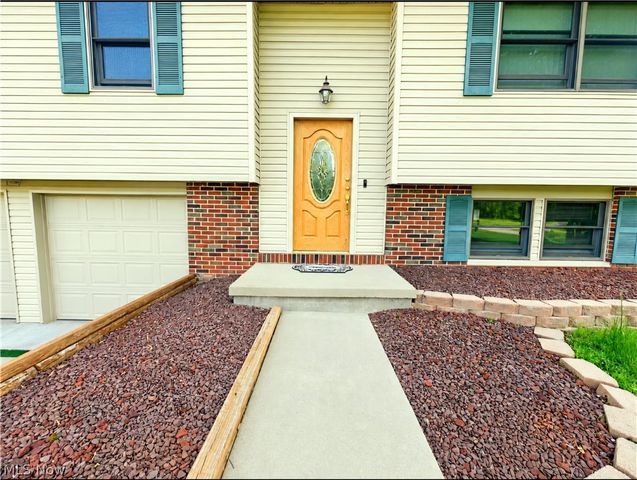 3438 Warren Meadville Road, Warren, OH 44410