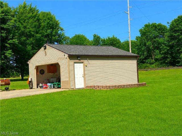 3438 Warren Meadville Road, Warren, OH 44410