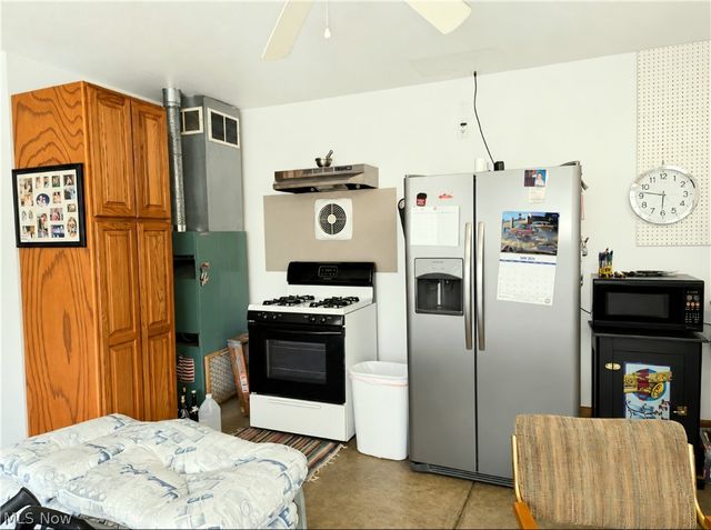 3438 Warren Meadville Road, Warren, OH 44410