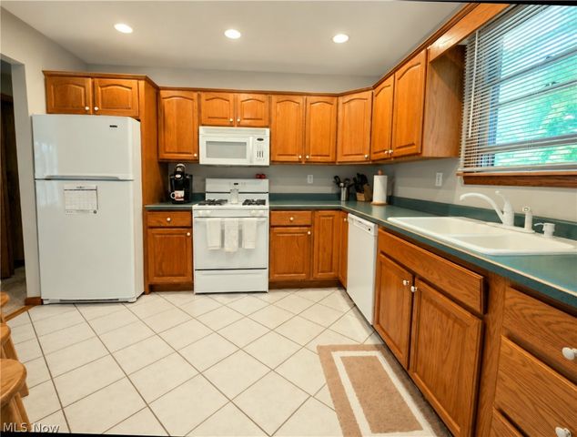 3438 Warren Meadville Road, Warren, OH 44410