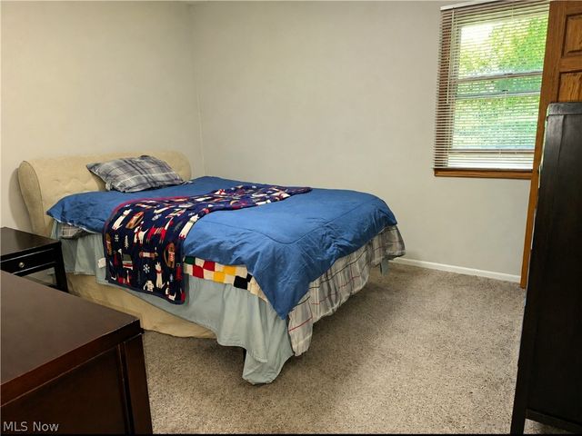 3438 Warren Meadville Road, Warren, OH 44410