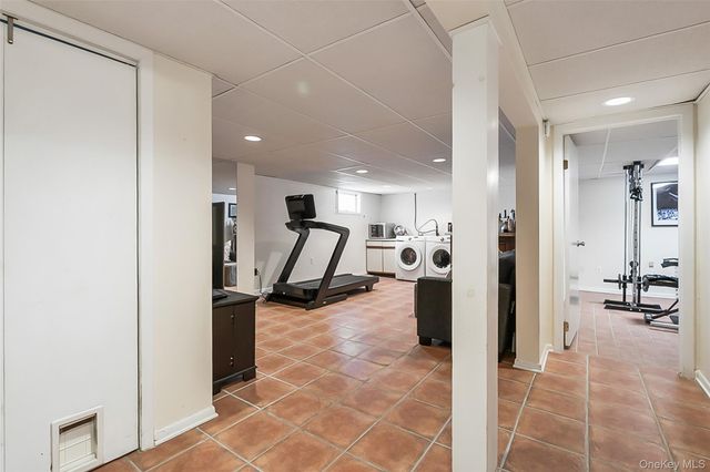 2 Henry Court, Nanuet, NY 10954