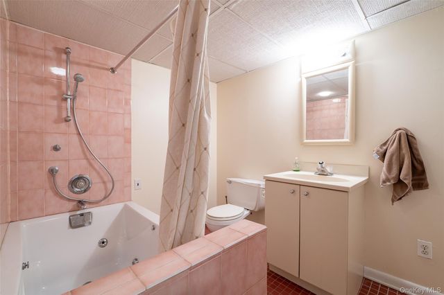 2 Henry Court, Nanuet, NY 10954