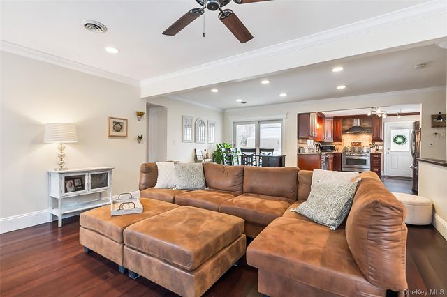 2 Henry Court, Nanuet, NY 10954