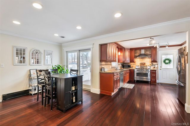 2 Henry Court, Nanuet, NY 10954