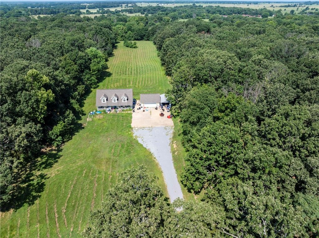 12039 Cripps Road, Gentry, AR 72734