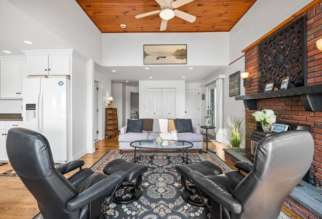 15 Hilltop Acres Drive, Lakeville, MA 02347