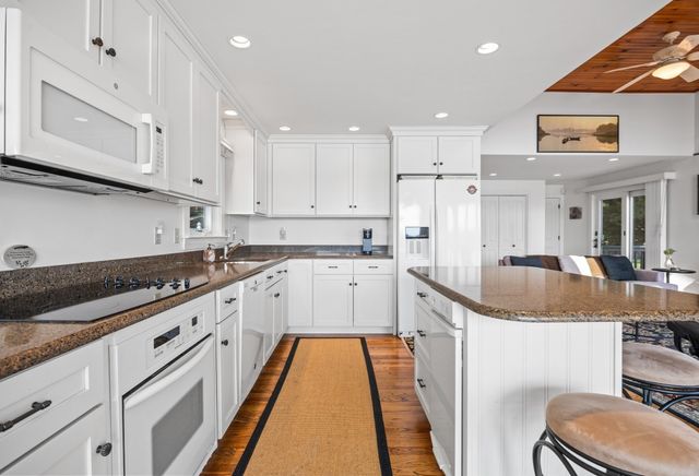 15 Hilltop Acres Drive, Lakeville, MA 02347