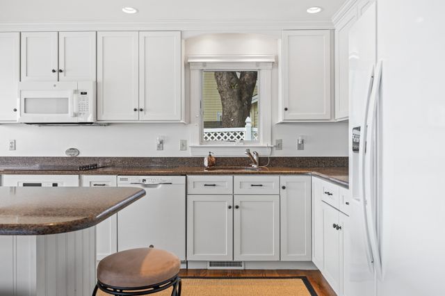 15 Hilltop Acres Drive, Lakeville, MA 02347