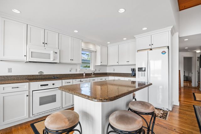 15 Hilltop Acres Drive, Lakeville, MA 02347