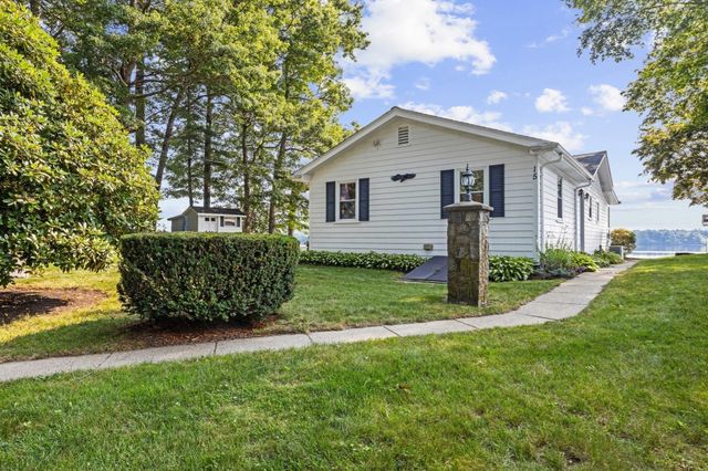 15 Hilltop Acres Drive, Lakeville, MA 02347