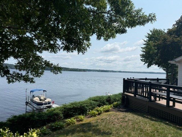15 Hilltop Acres Drive, Lakeville, MA 02347