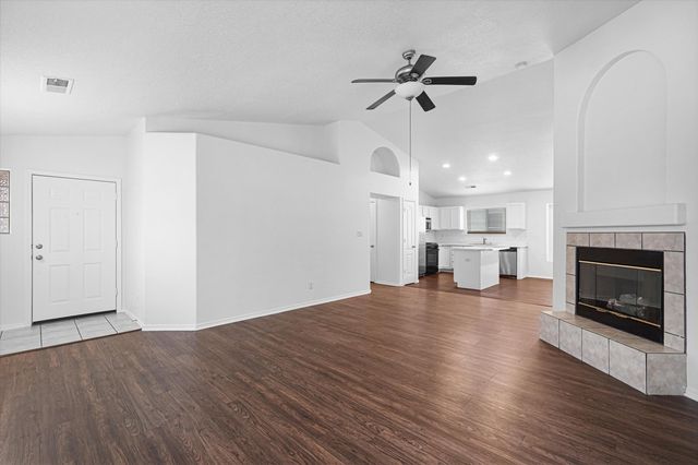 7623 Banyon Avenue NW, Albuquerque, NM 87114