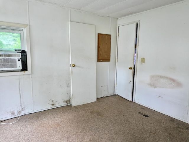 21 Wyman Road, Deering, NH 03244