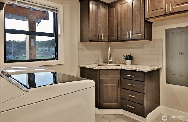 2805 N Bluff Road, Greenbank, WA 98253