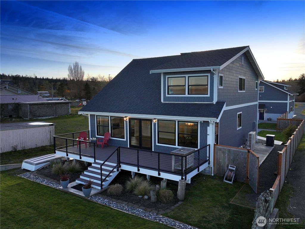 2805 N Bluff Road, Greenbank, WA 98253