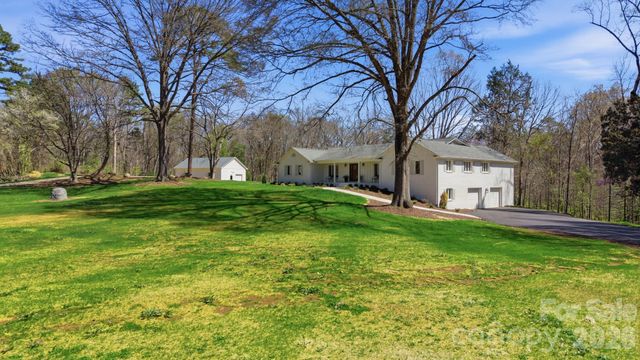 913 Kelly Road, Mount Holly, NC 28120