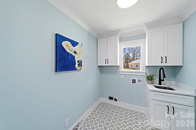 913 Kelly Road, Mount Holly, NC 28120