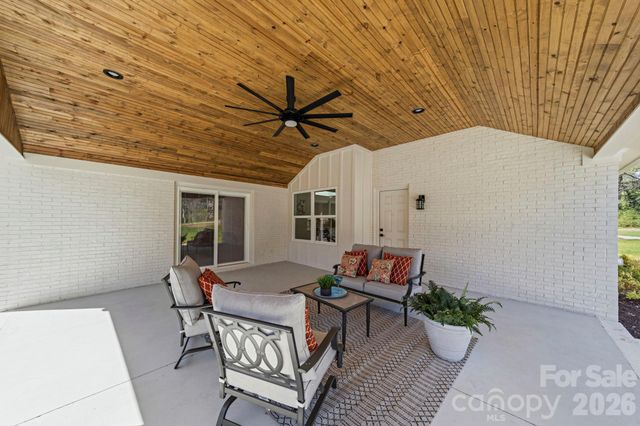 913 Kelly Road, Mount Holly, NC 28120