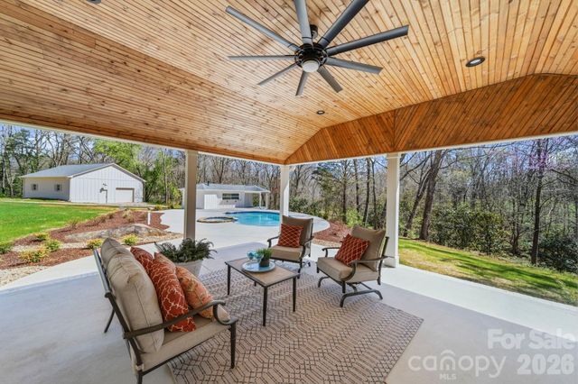 913 Kelly Road, Mount Holly, NC 28120