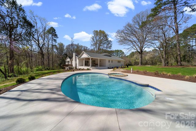 913 Kelly Road, Mount Holly, NC 28120