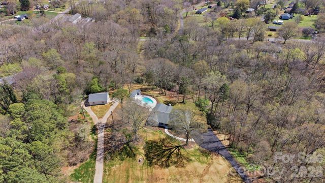 913 Kelly Road, Mount Holly, NC 28120