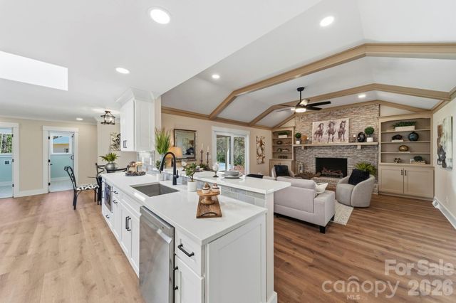 913 Kelly Road, Mount Holly, NC 28120