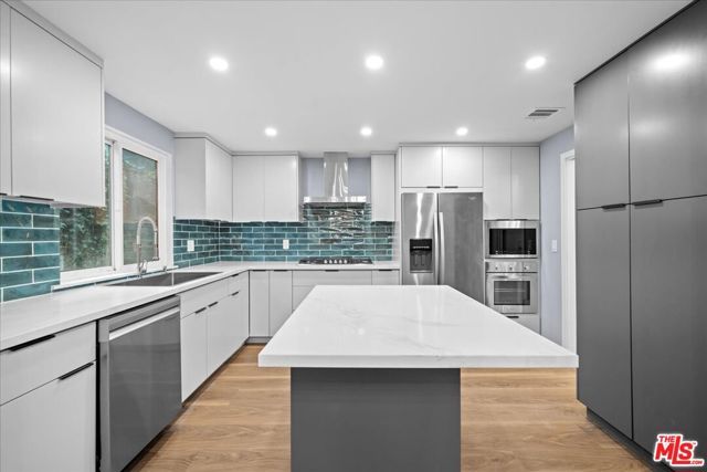 8455 Fountain Avenue 529, West Hollywood, CA 90069