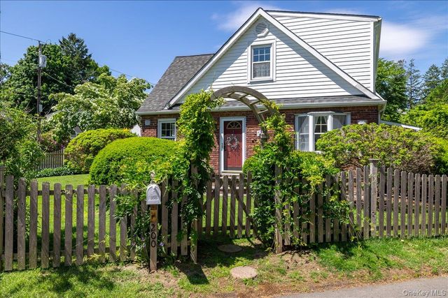 200 Van Buren Street, Centerport, NY 11721
