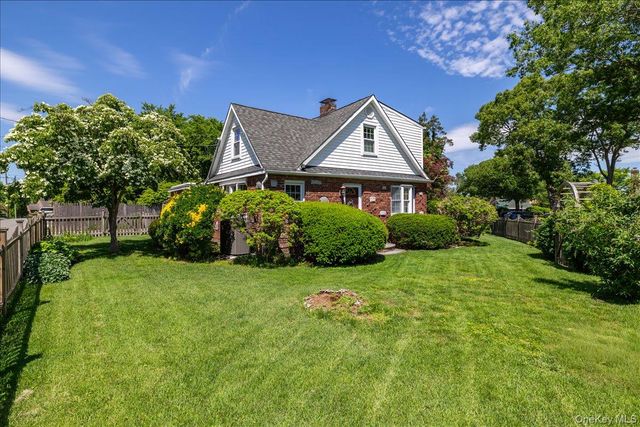 200 Van Buren Street, Centerport, NY 11721