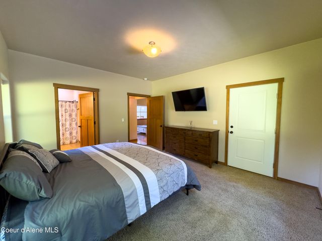 19058 W Panther Rock CT, Hauser, ID 83854