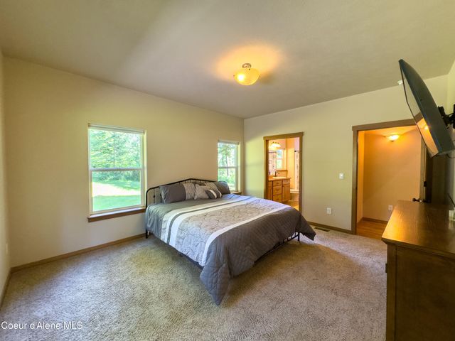 19058 W Panther Rock CT, Hauser, ID 83854