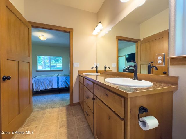 19058 W Panther Rock CT, Hauser, ID 83854