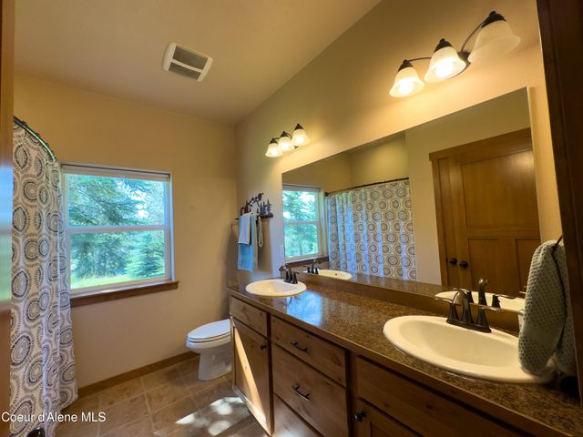 19058 W Panther Rock CT, Hauser, ID 83854