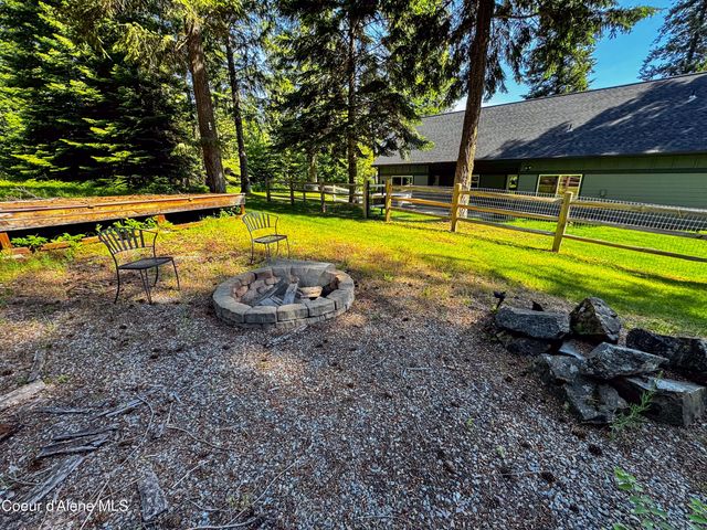 19058 W Panther Rock CT, Hauser, ID 83854