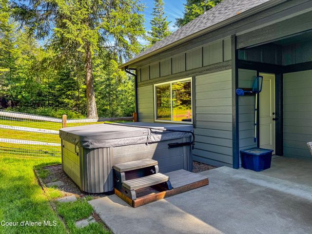 19058 W Panther Rock CT, Hauser, ID 83854
