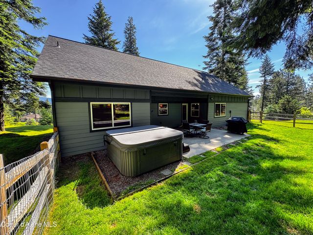 19058 W Panther Rock CT, Hauser, ID 83854