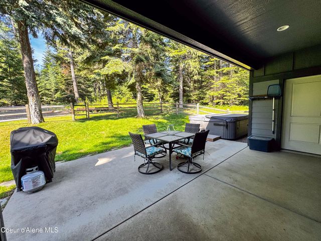 19058 W Panther Rock CT, Hauser, ID 83854